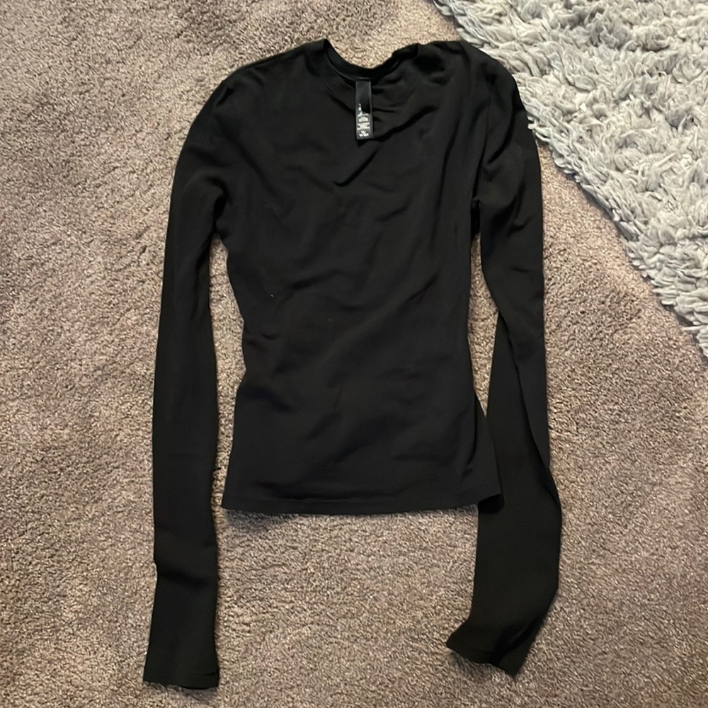 SKIMS cotton jersey stretch long sleeve black t shirt